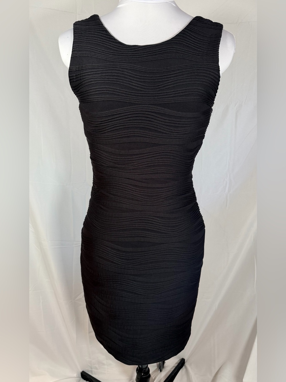 B Darlin Sleeveless Wave-Texture Bodycon black dress